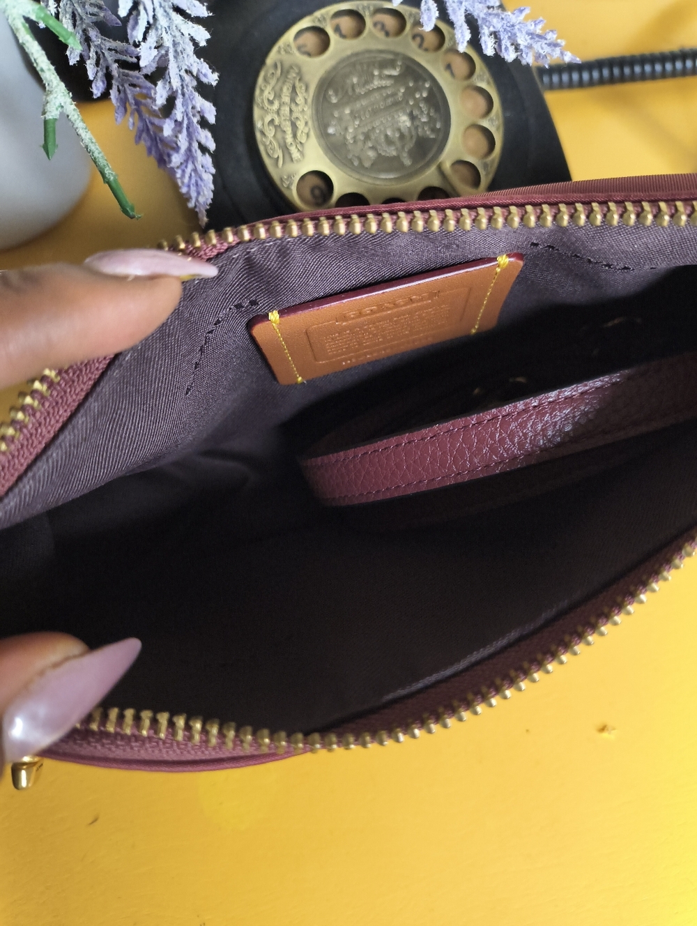 COACH Burgundy Nylon And Leather Shoulder Crossbody Bag In Excellent Condition - Picture 9 of 10